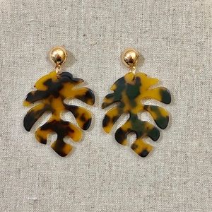 Tortoise shell leaf earrings